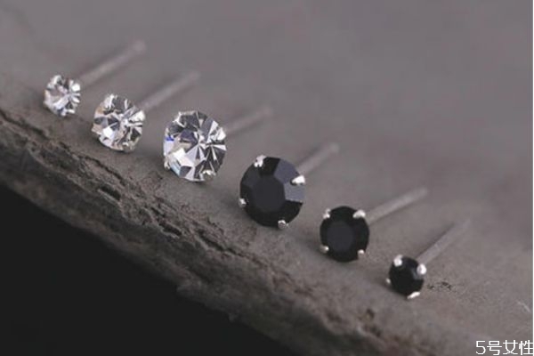 鉆石耳釘怎么清洗 鉆石耳釘的保養(yǎng)方法