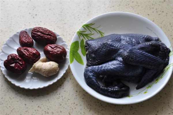 夏天可以喝烏雞湯嗎 夏天喝烏雞湯會上火嗎 夏天可以喝烏雞湯嗎 夏天喝烏雞湯會上火嗎