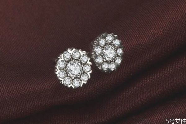 鉆石耳釘怎么清洗 鉆石耳釘的保養(yǎng)方法