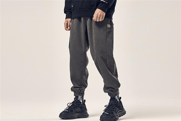 束腳運(yùn)動(dòng)褲什么顏色好看 束腳運(yùn)動(dòng)褲流行什么顏色 束腳運(yùn)動(dòng)褲什么顏色好看 束腳運(yùn)動(dòng)褲流行什么顏色