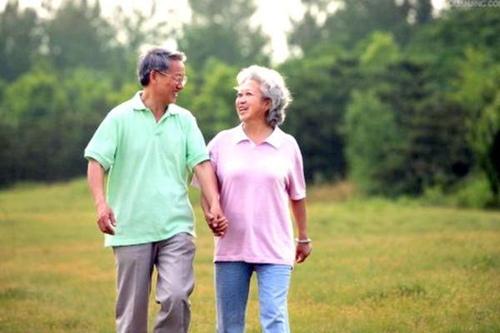 早晨在樹(shù)林散步好嗎 早晨幾點(diǎn)散步最好