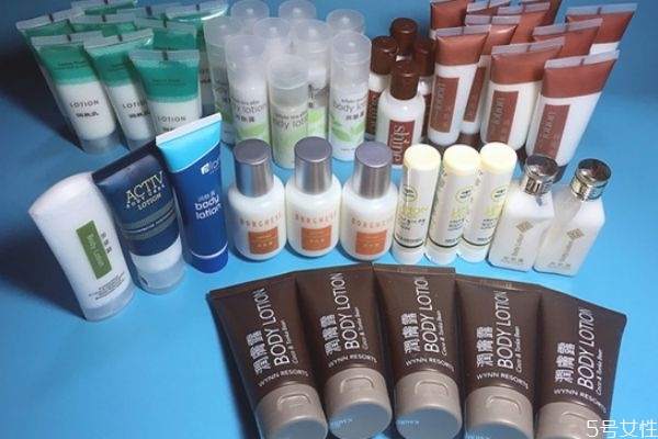 潤膚露有激素嗎 潤膚露可以當(dāng)護發(fā)素嗎 潤膚露有激素嗎 潤膚露可以當(dāng)護發(fā)素嗎