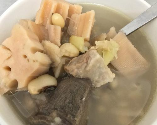 眉豆花生骨頭湯的作用 眉豆骨頭湯怎么做好吃 眉豆花生骨頭湯的作用 眉豆骨頭湯怎么做好吃