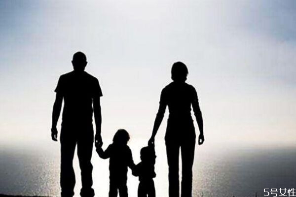 疼老婆的男人有哪些表現 男人疼老婆的表現是什么樣 疼老婆的男人有哪些表現 男人疼老婆的表現是什么樣