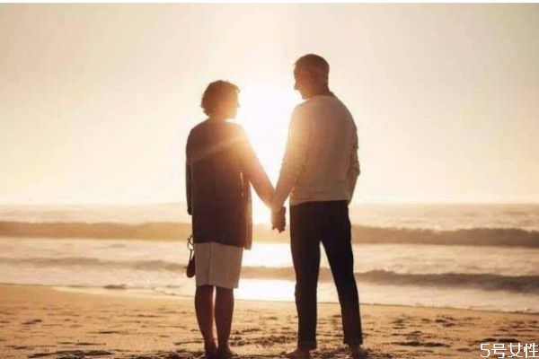 疼老婆的男人有哪些表現 男人疼老婆的表現是什么樣 疼老婆的男人有哪些表現 男人疼老婆的表現是什么樣