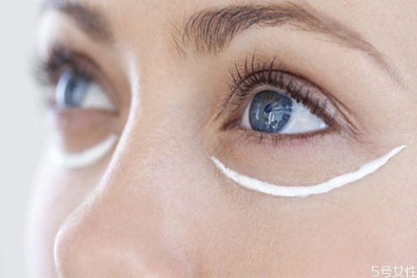 去除皺紋眼霜什么好 告訴你怎樣涂好眼霜 去除皺紋眼霜什么好 告訴你怎樣涂好眼霜