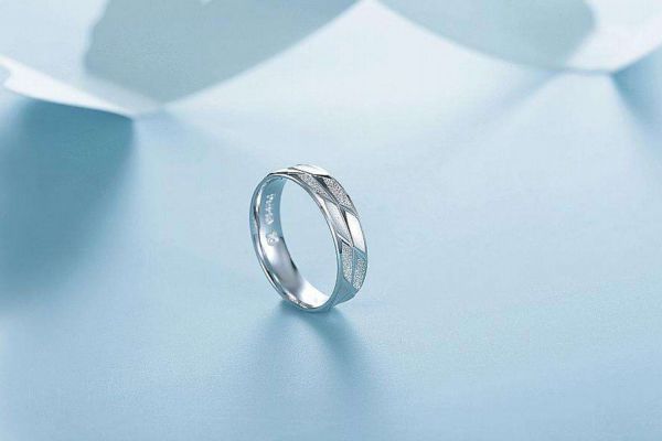 白金戒指要怎么清洗 白金戒指可以用酒精擦嗎