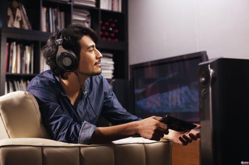 藍(lán)牙耳機(jī)和有線(xiàn)耳機(jī)哪個(gè)輻射大 如何減少耳機(jī)輻射