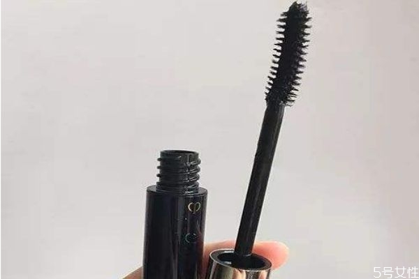 可以不夾睫毛就涂睫毛膏嗎 睫毛短如何涂睫毛膏 可以不夾睫毛就涂睫毛膏嗎 睫毛短如何涂睫毛膏