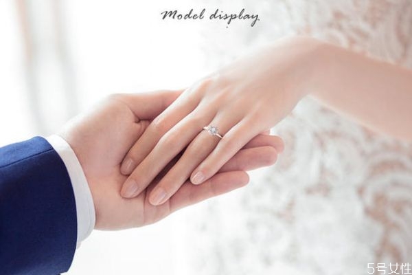 結(jié)婚戒指平時(shí)戴嗎 結(jié)婚戒指怎么戴正確 結(jié)婚戒指平時(shí)戴嗎 結(jié)婚戒指怎么戴正確