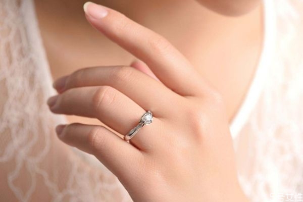 結(jié)婚鉆戒要買(mǎi)一對(duì)嗎 結(jié)婚戒指要不要買(mǎi)一對(duì) 結(jié)婚鉆戒要買(mǎi)一對(duì)嗎 結(jié)婚戒指要不要買(mǎi)一對(duì)