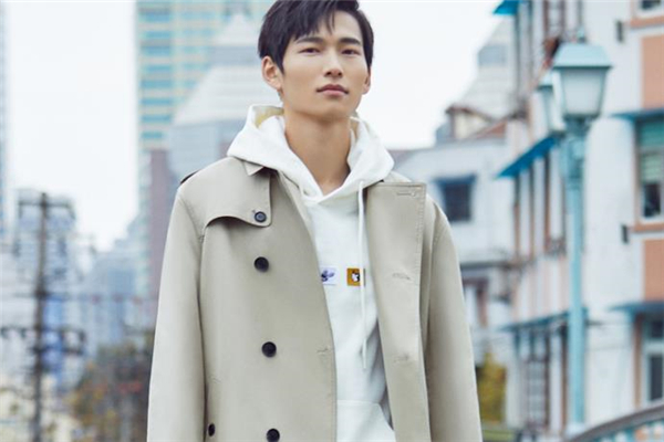男生卡其色風衣怎么搭配 男生卡其色風衣搭配圖片