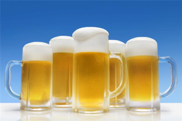 啤酒和紅酒哪個(gè)熱量高 啤酒和紅酒哪個(gè)容易長胖 啤酒和紅酒哪個(gè)熱量高 啤酒和紅酒哪個(gè)容易長胖