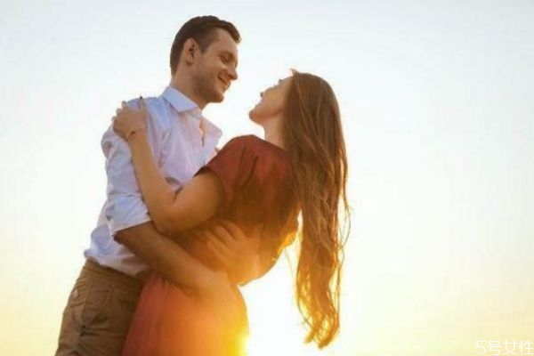 二婚時(shí)怎么看男人是不是真心愛你 如何知道是不是二婚 二婚時(shí)怎么看男人是不是真心愛你 如何知道是不是二婚