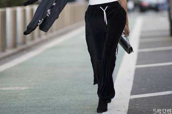 運動褲配什么鞋子 休閑運動褲配什么鞋好看 運動褲配什么鞋子 休閑運動褲配什么鞋好看