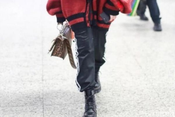 運動褲配什么鞋子 休閑運動褲配什么鞋好看 運動褲配什么鞋子 休閑運動褲配什么鞋好看