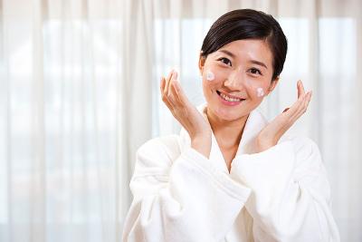 肌膚缺水的自身原因有哪些 肌膚缺水的外在原因有哪些 肌膚缺水的自身原因有哪些 肌膚缺水的外在原因有哪些