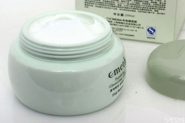 適合大學(xué)生的平價(jià)護(hù)膚品 學(xué)生護(hù)膚品十大排行榜 適合大學(xué)生的平價(jià)護(hù)膚品 學(xué)生護(hù)膚品十大排行榜