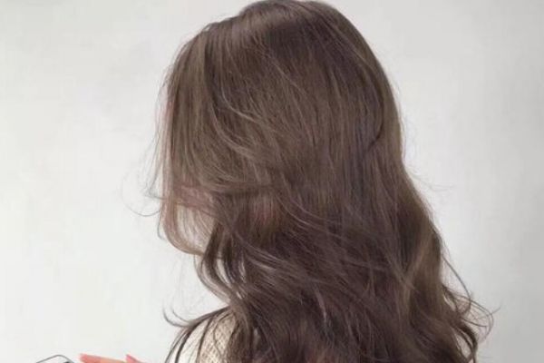 2022紋理燙女生中短發(fā)型 2022紋理燙女生中短發(fā)型