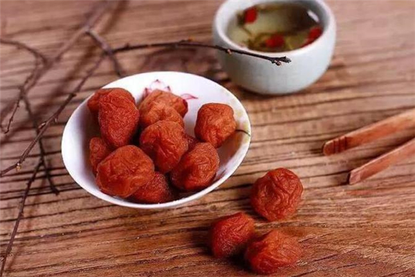 蜜餞和果脯的區(qū)別 蜜餞是怎么做出來(lái)的 蜜餞和果脯的區(qū)別 蜜餞是怎么做出來(lái)的