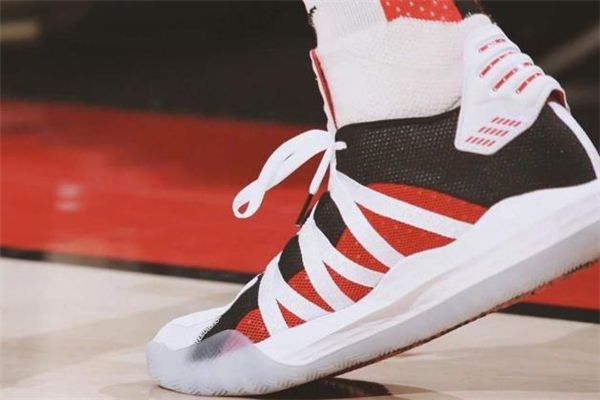 阿迪達斯利拉德6偏碼嗎 利拉德6耐磨嗎 阿迪達斯利拉德6偏碼嗎 利拉德6耐磨嗎