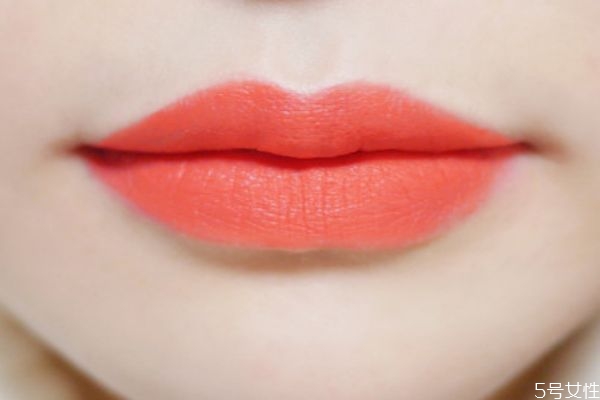 西柚色口紅適合的膚色 皮膚不白的人適合什么顏色口紅 西柚色口紅適合的膚色 皮膚不白的人適合什么顏色口紅