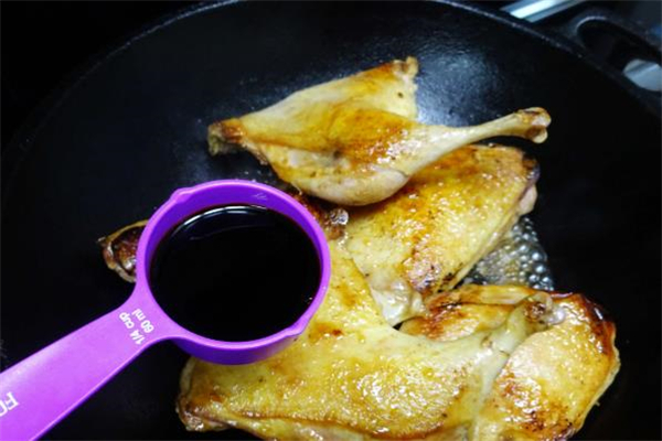 老抽是醬油嗎 老抽和醬油一樣嗎 老抽是醬油嗎 老抽和醬油一樣嗎