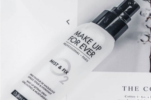 先用定妝水還是散粉 正確使用定妝噴霧步驟 先用定妝水還是散粉 正確使用定妝噴霧步驟