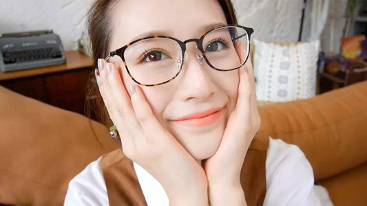 眼鏡為什么一直往下掉 眼鏡腿一高一低怎么調