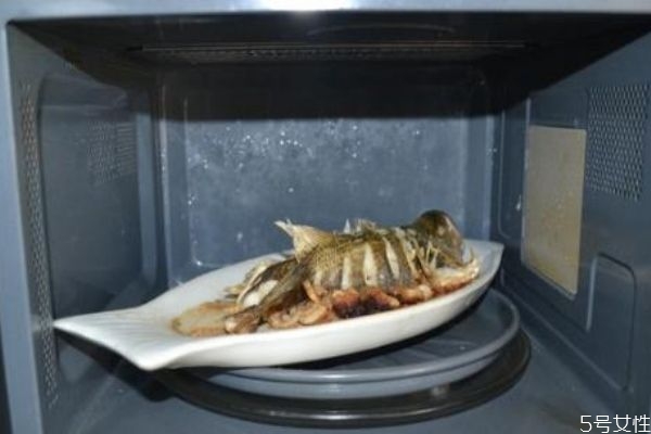 微波爐可以蒸魚(yú)嗎 微波爐蒸魚(yú)時(shí)間要多長(zhǎng)