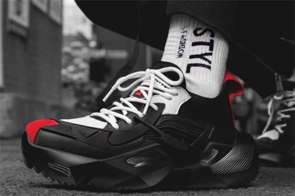 暗黑風(fēng)怎么搭配 男生暗黑風(fēng)穿搭指南