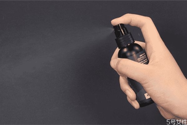 定妝噴霧為什么能定妝 定妝噴霧使用建議 定妝噴霧為什么能定妝 定妝噴霧使用建議