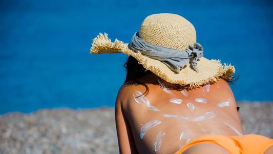 嚴(yán)重曬脫皮怎么護理 曬脫皮一周能好嗎