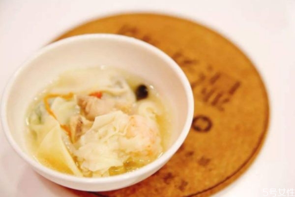 湯應(yīng)該飯前喝還是飯后喝 喝湯有什么講究 湯應(yīng)該飯前喝還是飯后喝 喝湯有什么講究