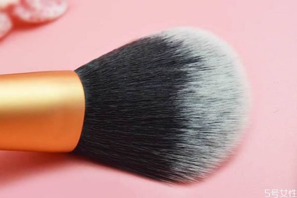 化妝刷什么材質的毛好 化妝刷變形了怎么恢復