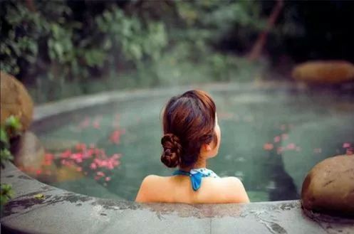 下雨天適合泡溫泉嗎 溫泉適合什么季節(jié)泡 下雨天適合泡溫泉嗎 溫泉適合什么季節(jié)泡