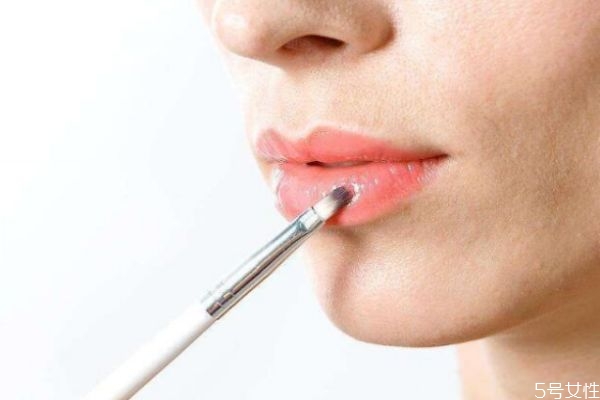 唇刷能當眉刷用嗎 唇刷和遮瑕刷的區(qū)別
