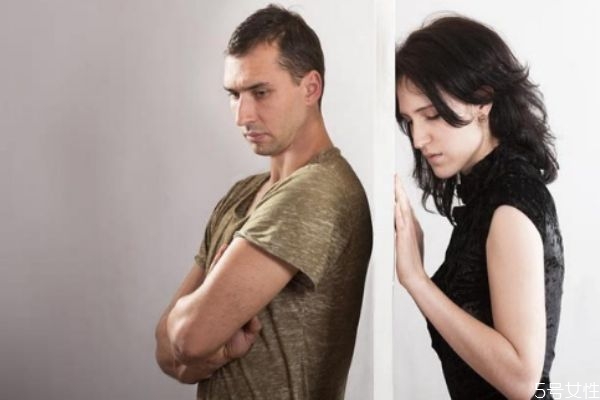 夫妻老吵架怎么辦 夫妻吵架是否應(yīng)該避開(kāi)孩子 夫妻老吵架怎么辦 夫妻吵架是否應(yīng)該避開(kāi)孩子