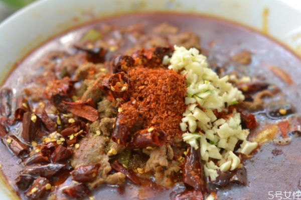 水煮牛肉怎么做好吃又嫩 水煮牛肉片正宗做法 水煮牛肉怎么做好吃又嫩 水煮牛肉片正宗做法