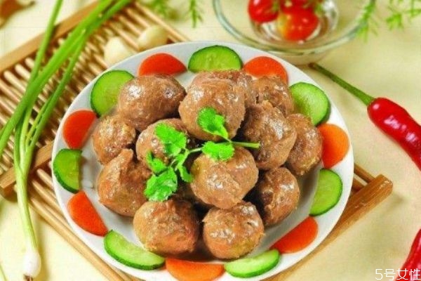 牛肉丸子怎么做好吃 牛肉丸子的簡單做法 牛肉丸子怎么做好吃 牛肉丸子的簡單做法