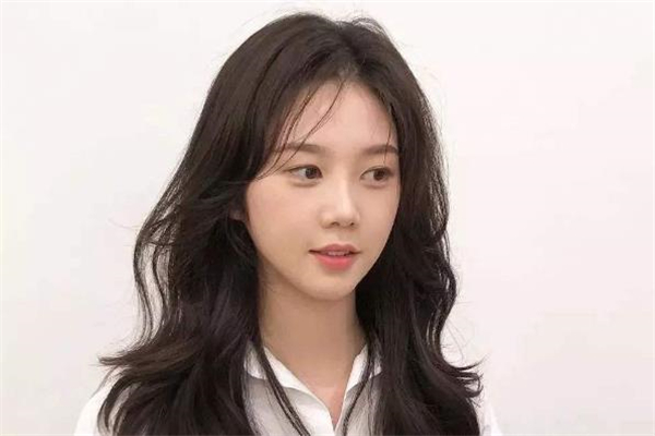 鵝蛋臉適合八字劉海嗎 發(fā)際線高適合八字劉海嗎 鵝蛋臉適合八字劉海嗎 發(fā)際線高適合八字劉海嗎