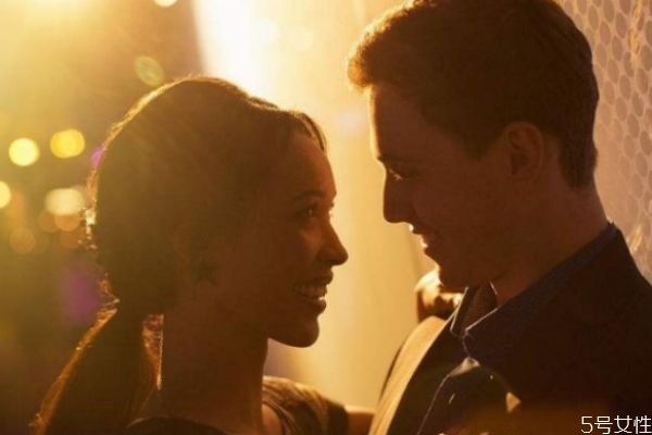 老公生氣摔東西怎么辦 怎么對(duì)付摔東西的老公 老公生氣摔東西怎么辦 怎么對(duì)付摔東西的老公