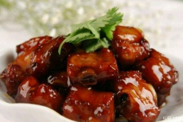 糖醋排骨怎么上色 做糖醋排骨可以用隔夜的排骨嗎 糖醋排骨怎么上色 做糖醋排骨可以用隔夜的排骨嗎