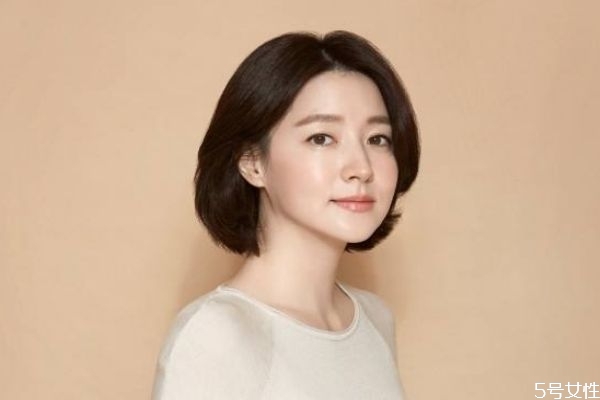 臉上長痘痘可以化妝嗎 經?；瘖y長痘痘怎么辦