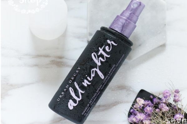 臉上長痘痘可以化妝嗎 經?；瘖y長痘痘怎么辦