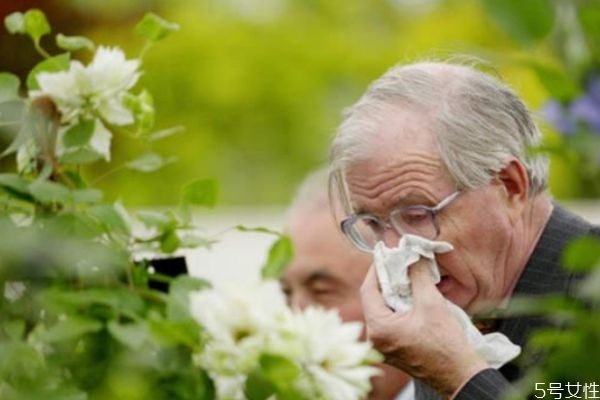 花粉過(guò)敏身上癢怎么辦 花粉過(guò)敏怎么辦小偏方