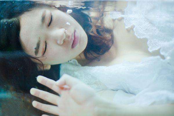 為什么男生不主動也不拒絕聊天 男生被暗示表白后是什么心理 為什么男生不主動也不拒絕聊天 男生被暗示表白后是什么心理