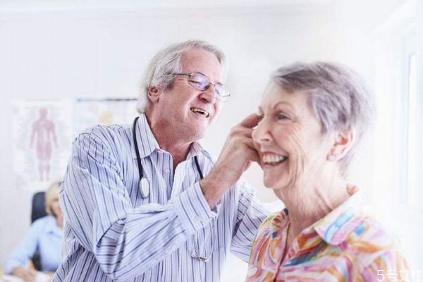 早上起來耳鳴的原因 早上起來為什么會(huì)耳鳴