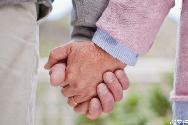 再婚夫妻應該怎么和對方孩子相處 再婚夫妻生活 再婚夫妻應該怎么和對方孩子相處 再婚夫妻生活