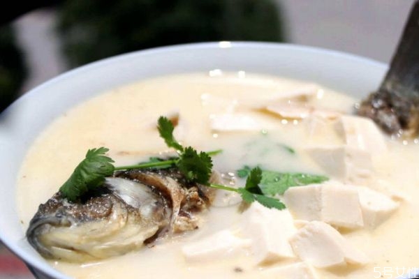 孕婦吃鯽魚有什么好處 孕婦吃鯽魚應(yīng)該怎么做 孕婦吃鯽魚有什么好處 孕婦吃鯽魚應(yīng)該怎么做